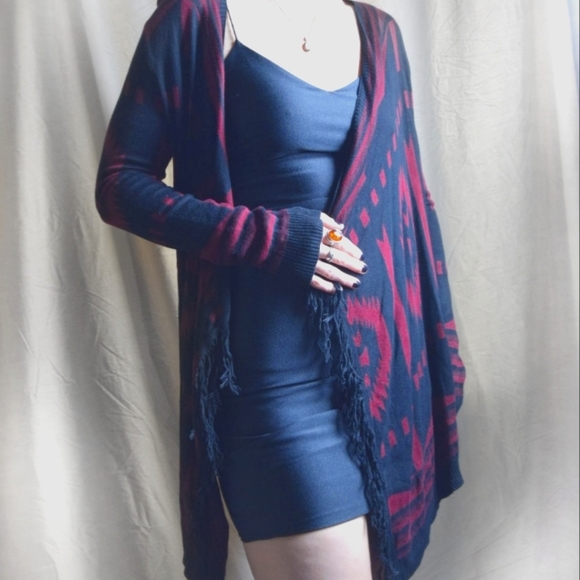 ๐ค5for30๐ค Waterfall Cardigan with Aztec Print and Fringe - Picture 1 of 3